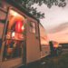 Mobile Photovoltaik-Anlagen beim Campen mit dem Wohnwagen